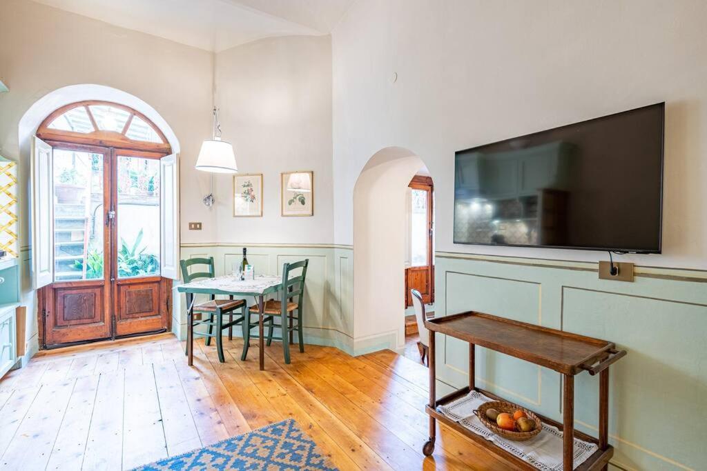 Central And Cosy Pied-a-terre W/ Free Parking Apartamento Florencia