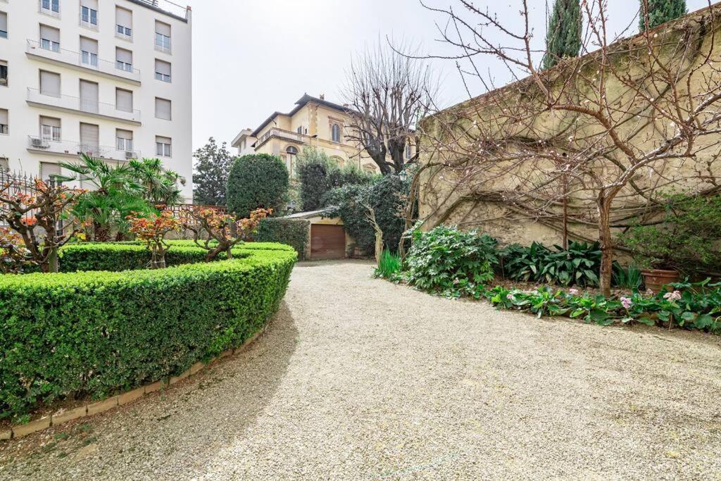 Central And Cosy Pied-a-terre W/ Free Parking Apartamento *